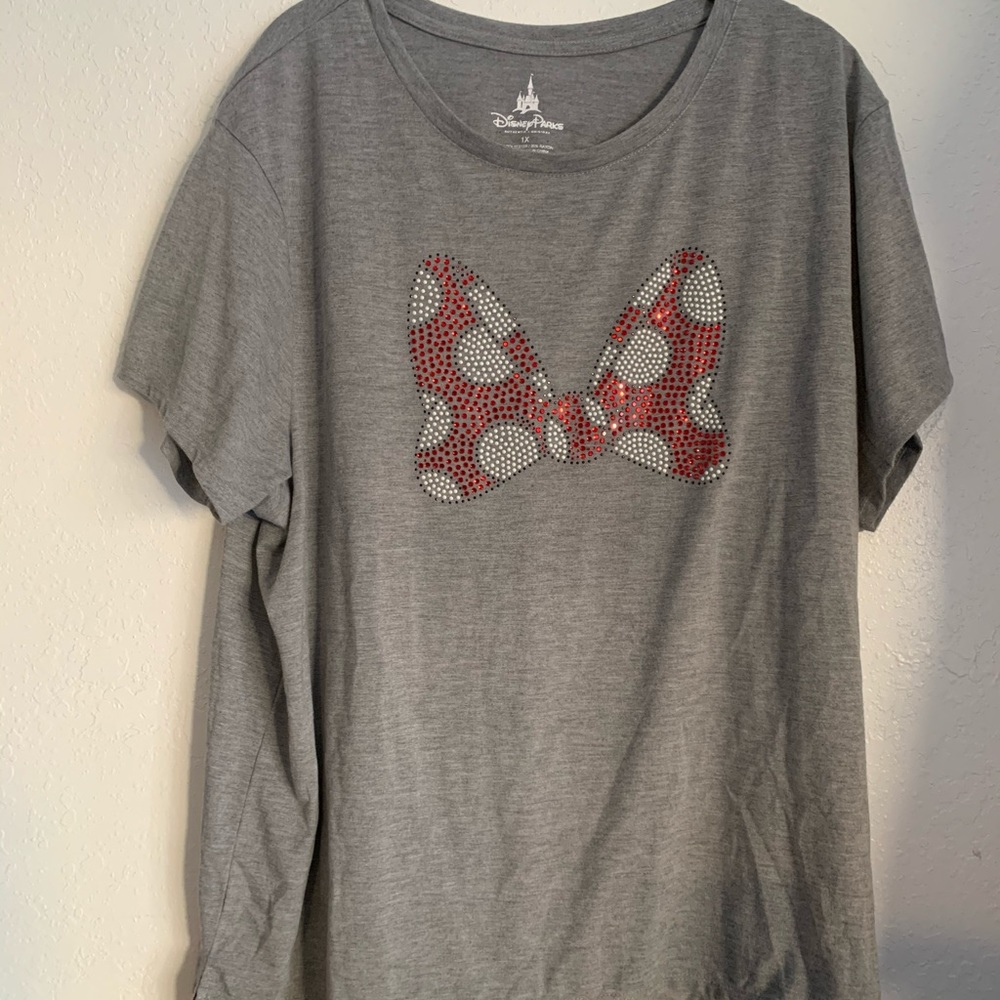 Disney Minnie Mouse eats shirt